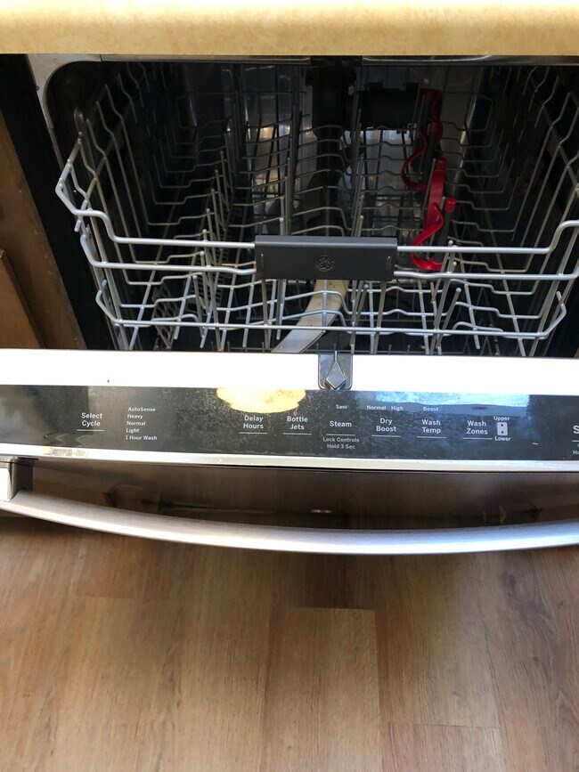 Dishwasher - 2405 Deer Tree Ct