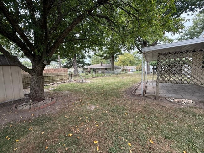Building Photo - Meadow Dr