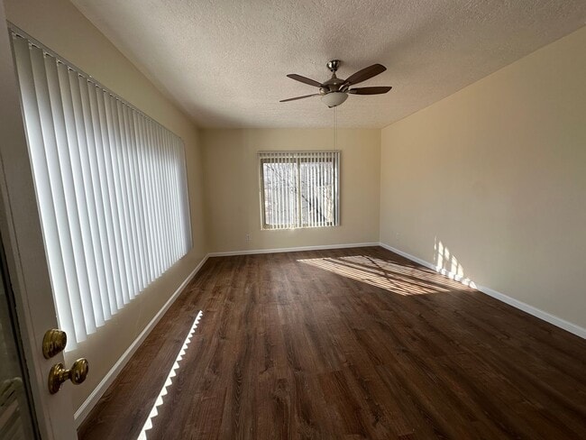 Building Photo - Beautifully Remodeled 2 Bed 1 Bath House