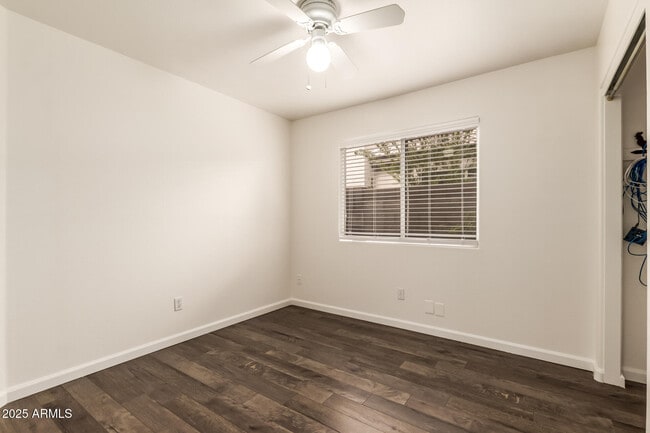 Building Photo - 1132 N Hudson Pl