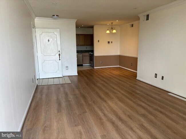 Building Photo - 3115 Patrick Henry Dr