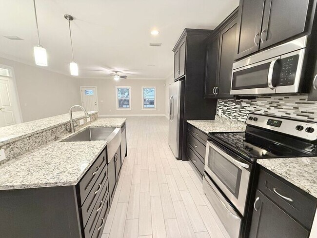 Building Photo - 2016 Salamanca St