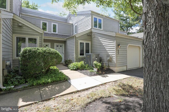 Building Photo - 502 Portsmouth Ct