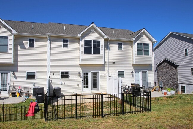 Building Photo - 1412 Palomino Trl