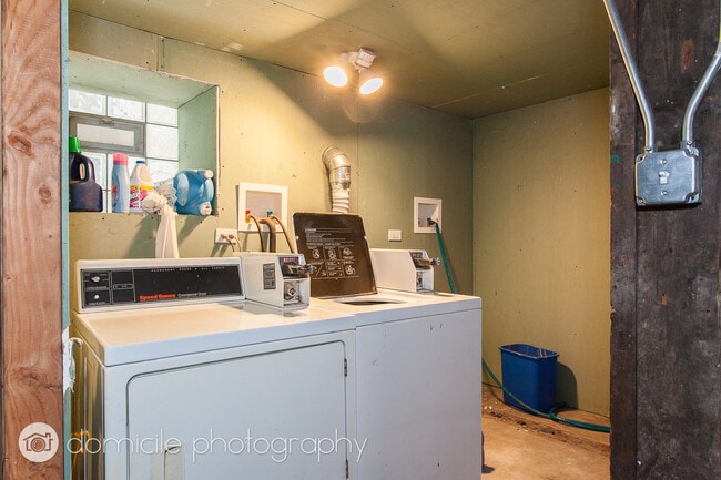 Building Photo - 1310 North Artesian-1R