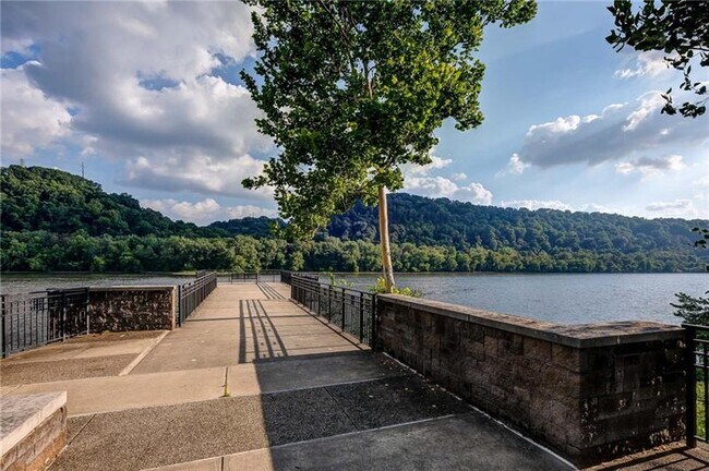 Building Photo - 612 Arbor Ct