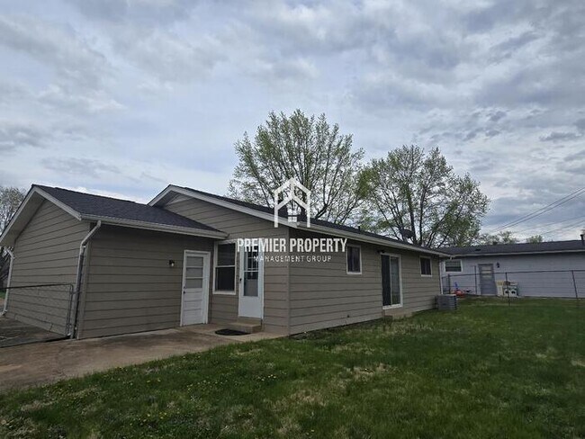 Building Photo - 670 Charvel Dr