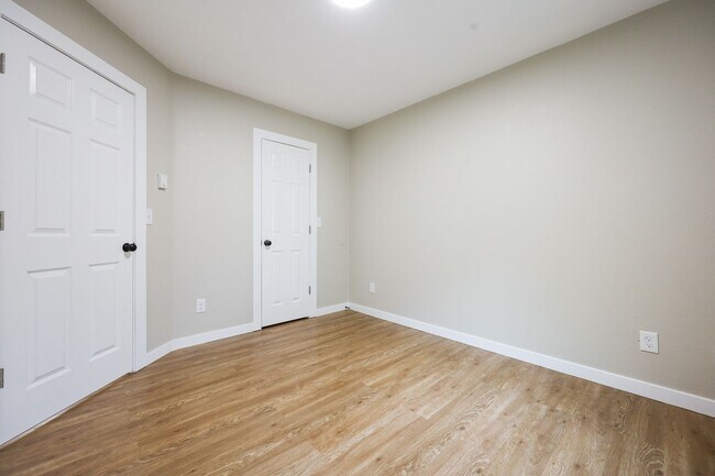 Building Photo - 117 SE 129th Ave