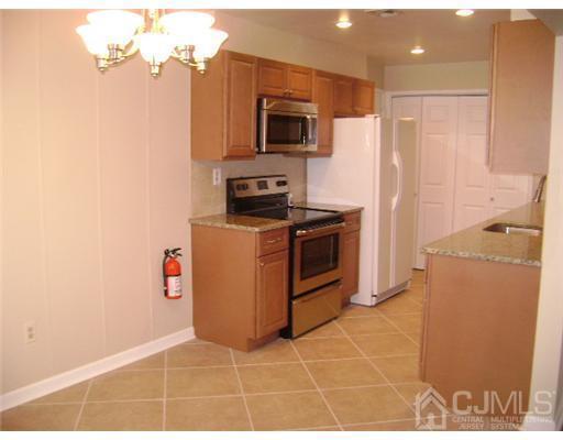 Building Photo - 107 Chatham Dr