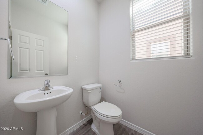 Building Photo - 5458 W Fulton St