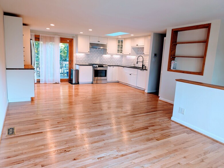 Building Photo - 8856 Youngsea Pl