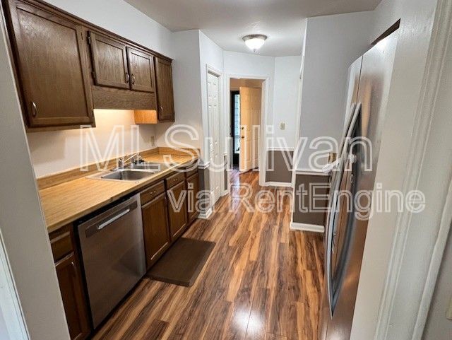 Building Photo - 105 Weathersfield Dr