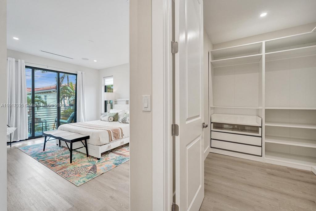 Building Photo - 1101 NE 16th Ter