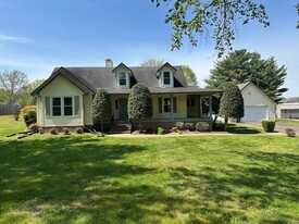Building Photo - 102 Country Club Dr