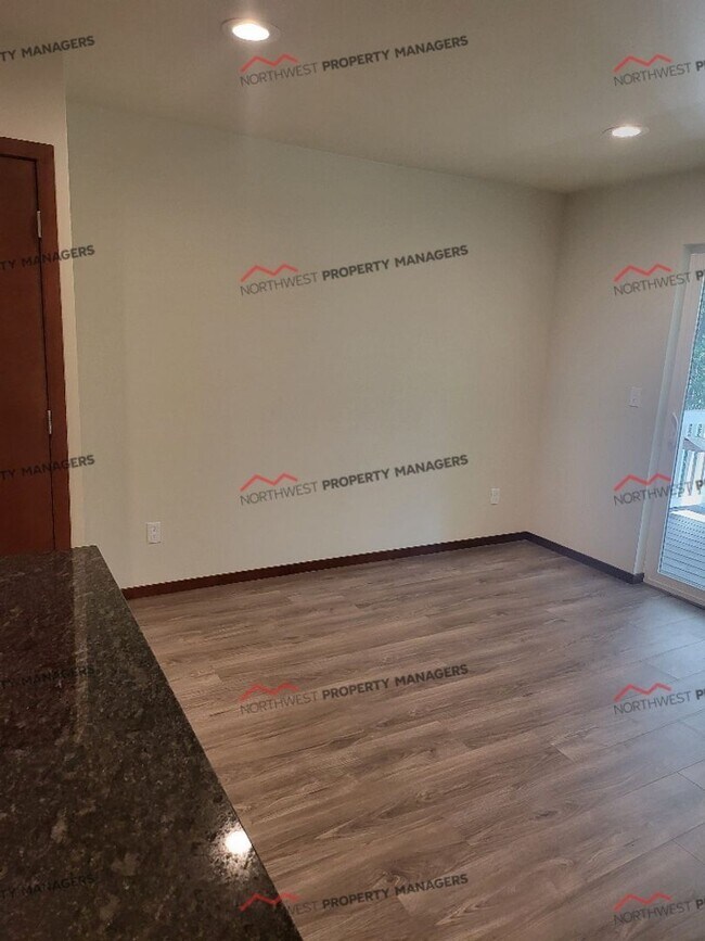 Building Photo - R289A