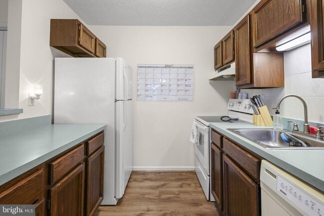 Building Photo - 44759 Woodlake Ct