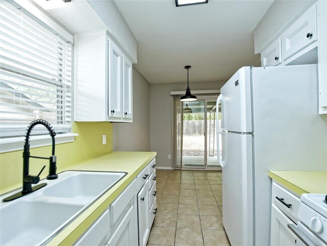 Building Photo - 5255 Meadow Creek Dr