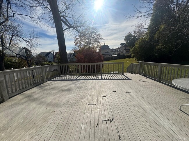 Building Photo - 138 Mayflower Ave