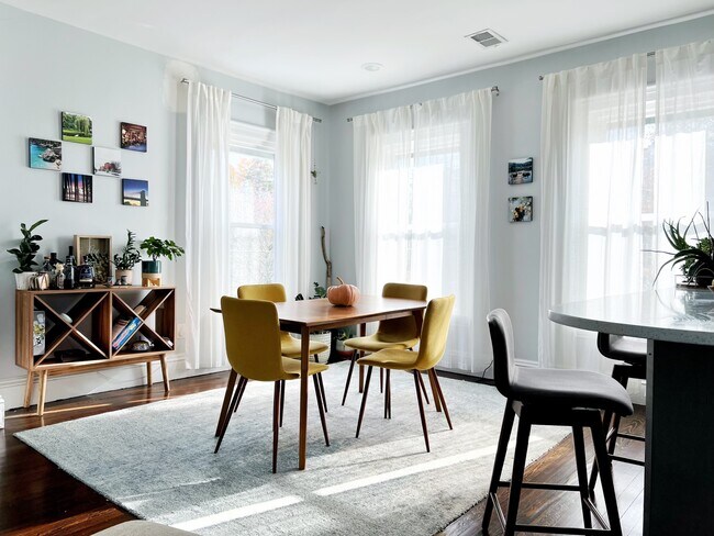 Building Photo - 70 Grove St