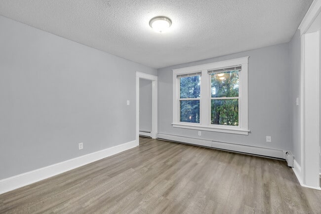 Building Photo - 245 Oakland St