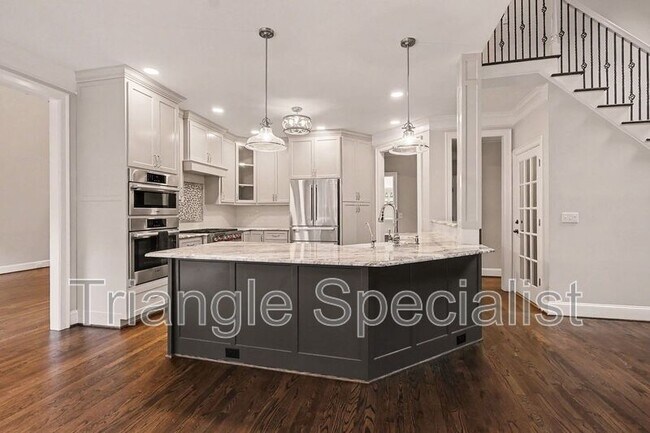 Building Photo - 6121 Carlyle Dr
