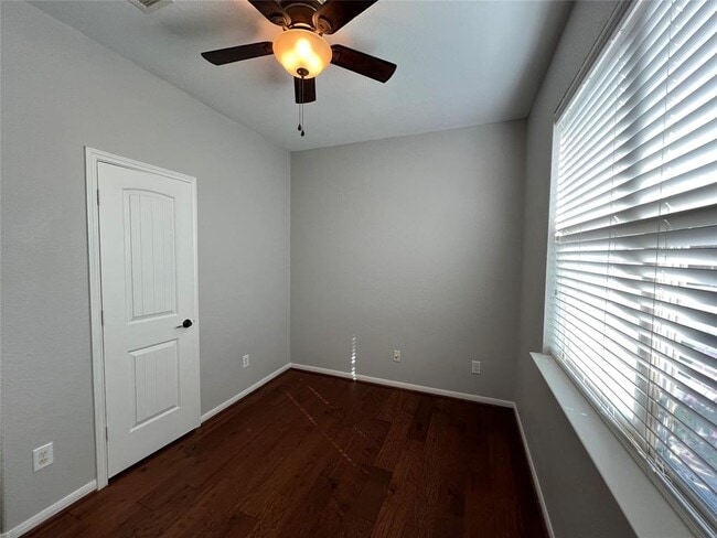 Building Photo - 146 Black Swan Pl