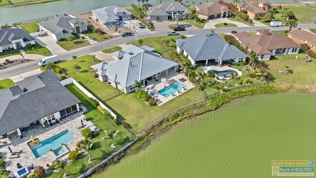 Building Photo - 4 Sawgrass Ct