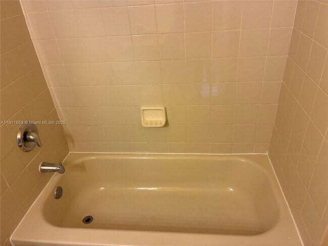 Building Photo - 1536 SE 25th St