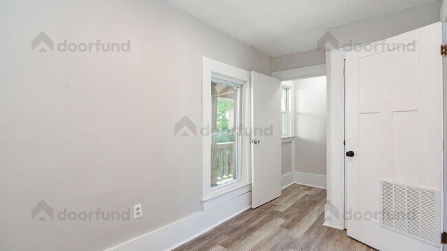 Building Photo - 11 Pleasant St