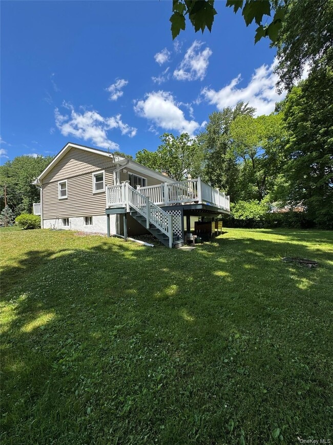 Building Photo - 18 Montfort Woods Rd