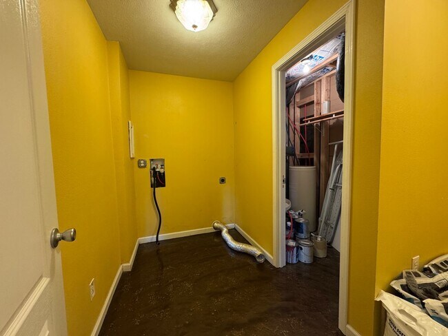 Building Photo - Beautiful spacious home in Waynesville