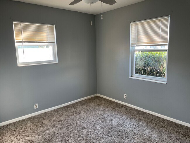 Building Photo - 904 Forestdale Ave