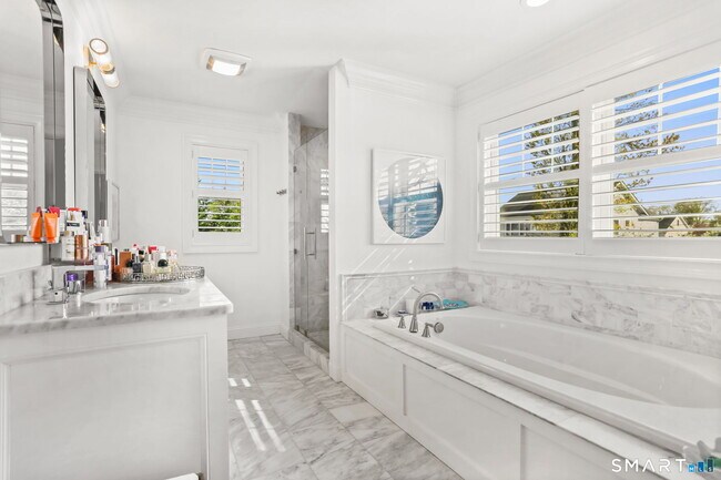 Building Photo - 228 Eastlawn St