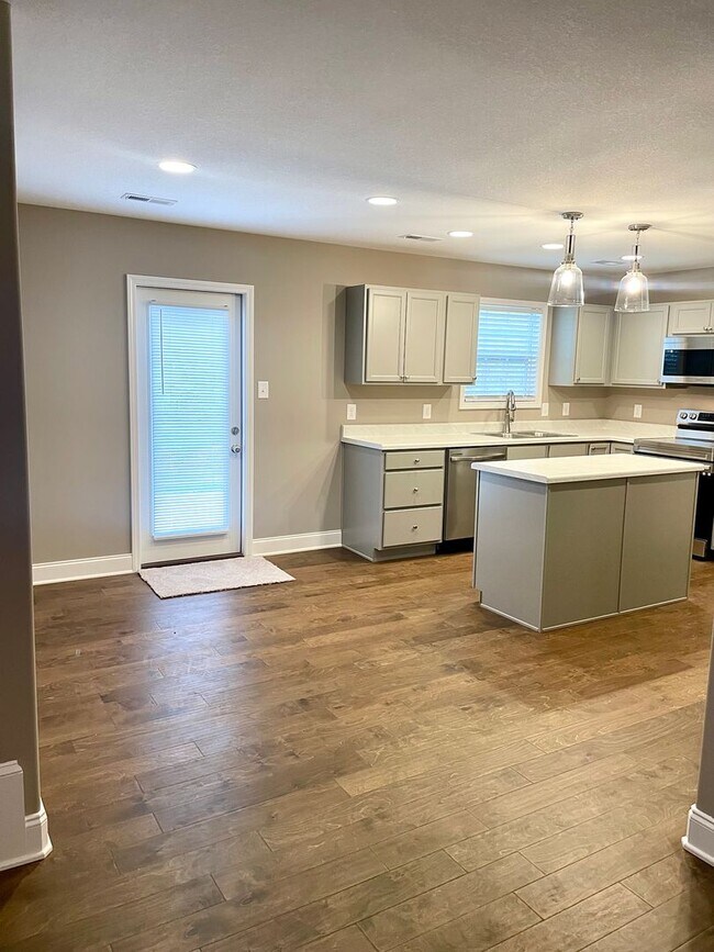 Building Photo - Beautiful New Build iN Fountain City