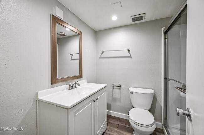 Building Photo - 3025 N 32nd St