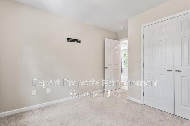 Building Photo - 2470 Lull Water Dr