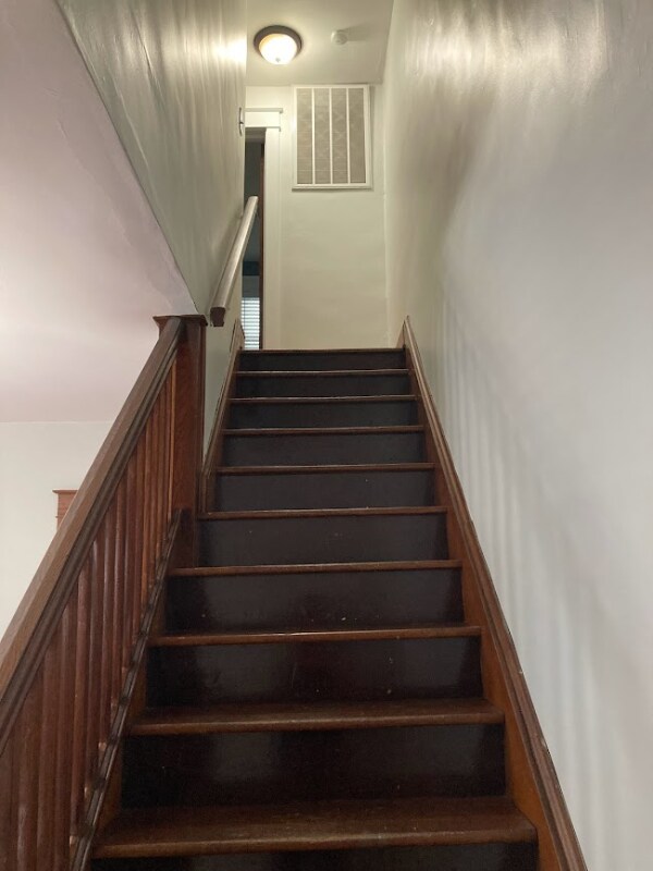 Building Photo - 305 S Cedar St
