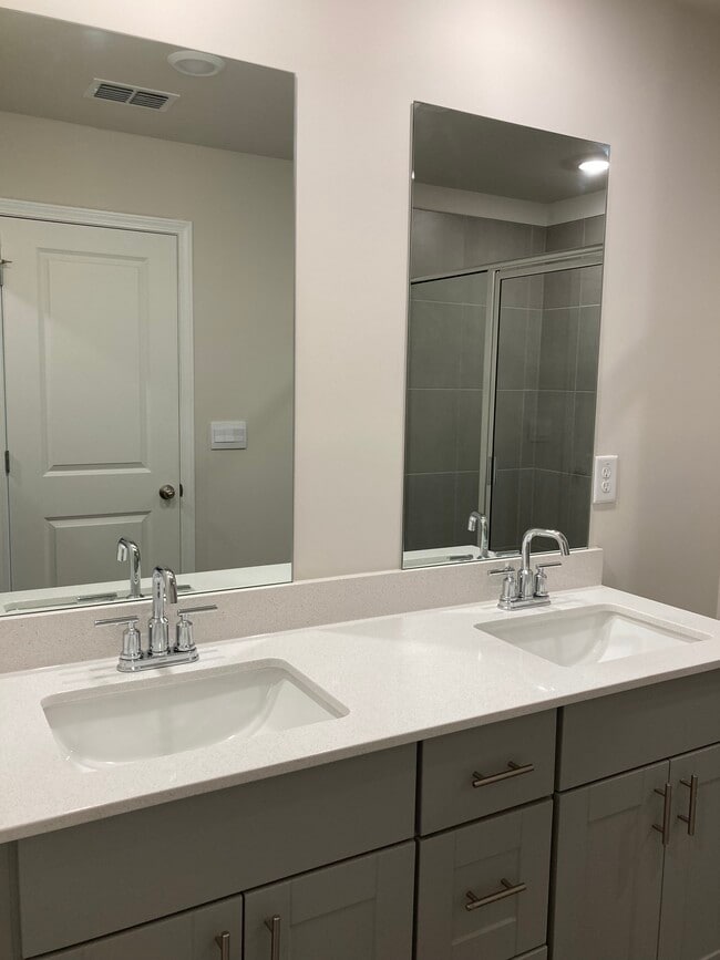 Building Photo - 354 Timberland Ave