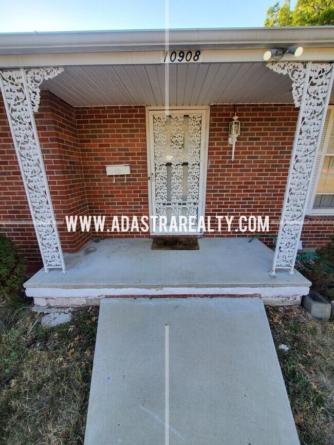 Building Photo - Five Bedroom Home in South KC-Available NOW!!