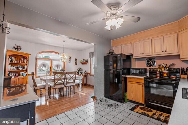 Building Photo - 211 Marlyn Ave