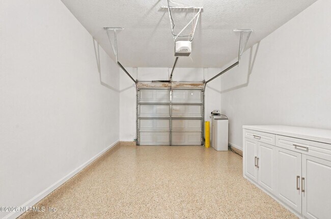 Building Photo - 577 Scrub Jay Dr