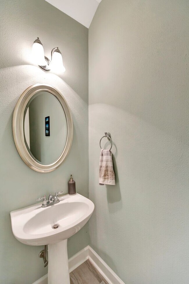 Building Photo - Immaculate Townhome in Dunes West