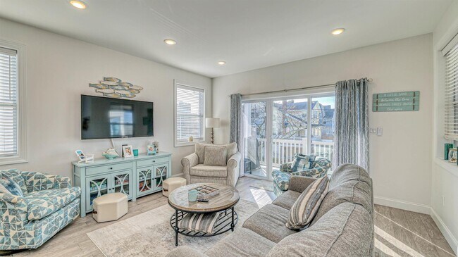 Building Photo - 1 N Victoria Ave