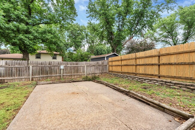 Building Photo - 1306 Brookfield Ln
