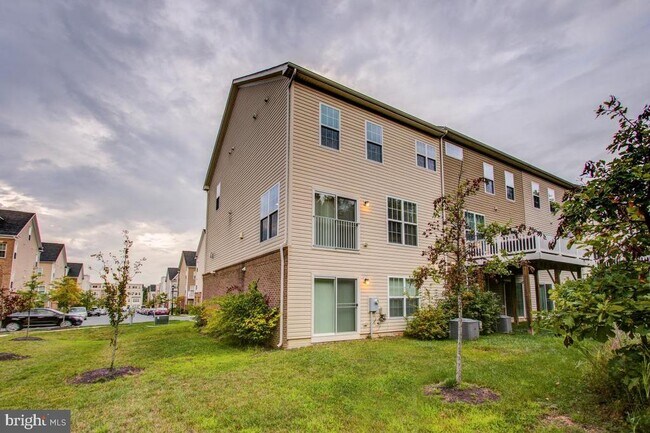 Building Photo - 12601 Rustic Rock Ln