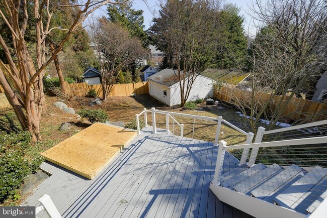 Building Photo - 5717 Chevy Chase Pkwy NW