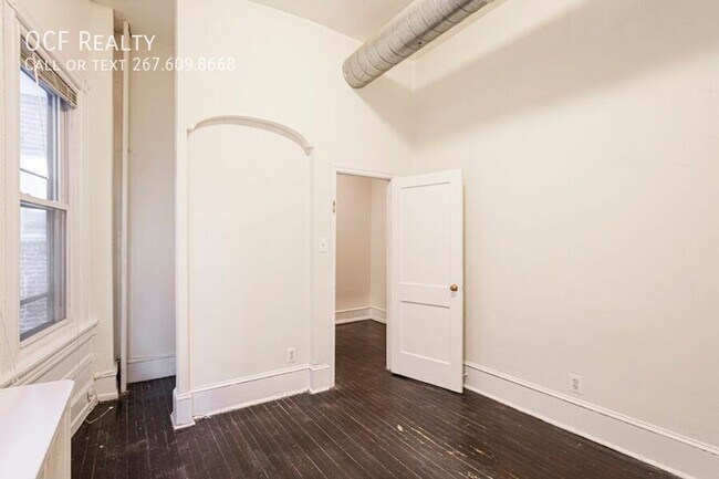 Building Photo - 523 Pine St