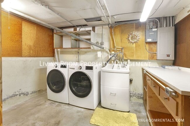 Building Photo - 7034 N Wilbur Ave