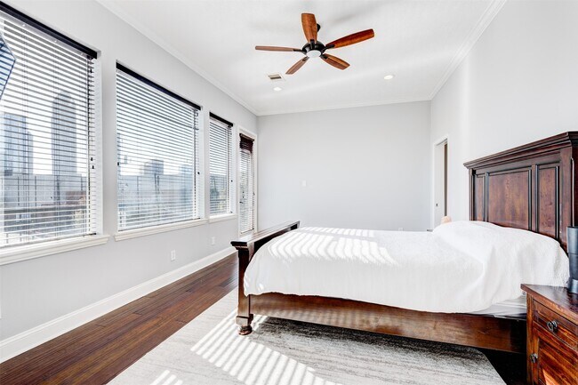 Building Photo - 1124 W Dallas St