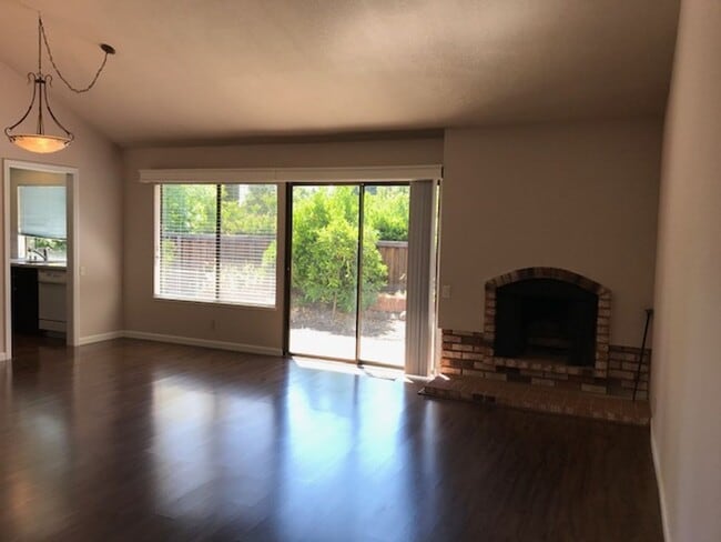 Building Photo - Single level 3 bedroom home in Northgate c...